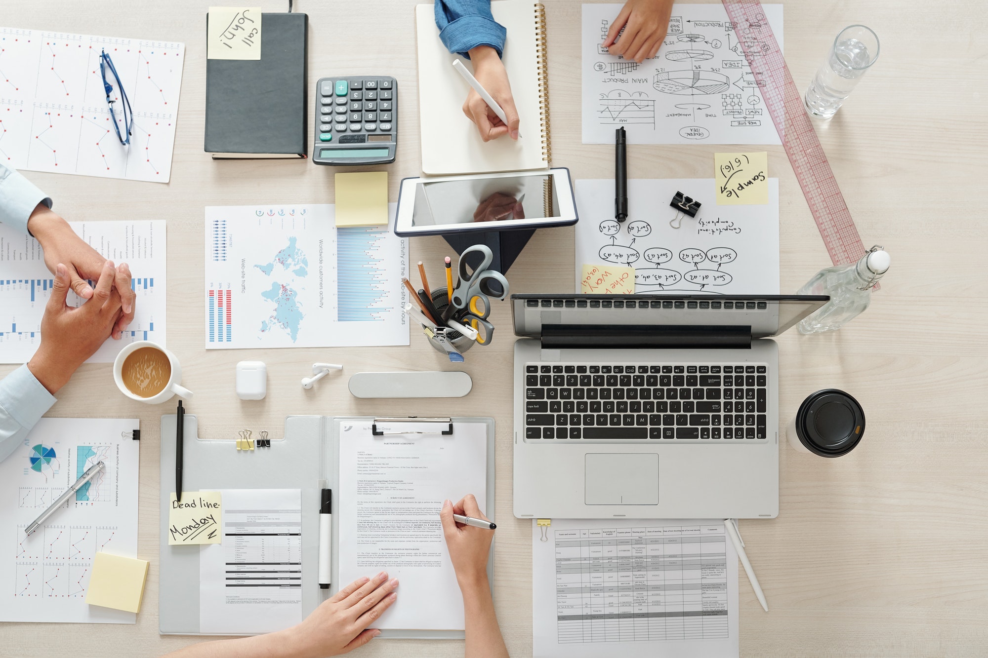marketing-team-working-on-project